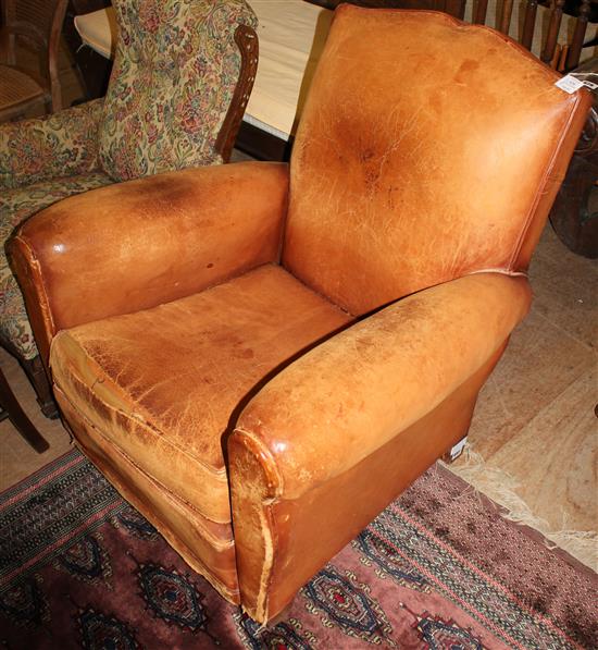 Leather club chair(-)